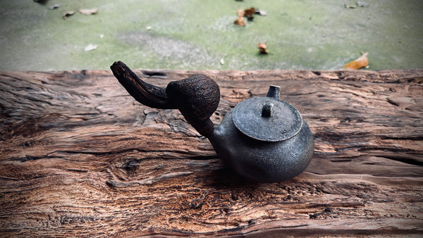 Wood fired teapot |around 250.| 2-1