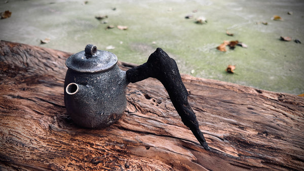 Wood fired teapot |around 250.| 2-17