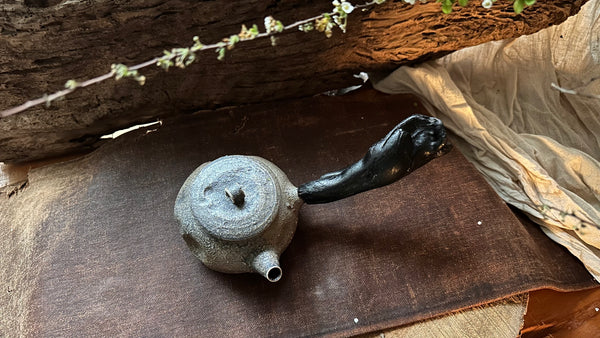 Wood fired teapot around 350ml (serves 5-7people) 3-4