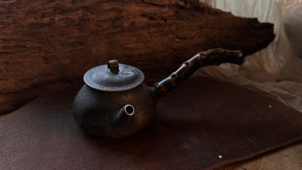 Wood fired teapot around 350ml (serves 5-7people) 3-8