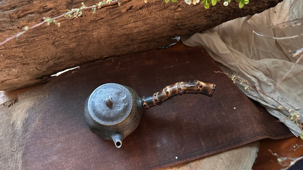 Wood fired teapot around 350ml (serves 5-7people) 3-8