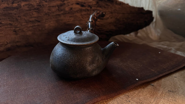 Wood fired teapot around 350ml (serves 5-7people) 3-8