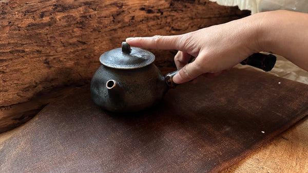 Wood fired teapot around 350ml (serves 5-7people) 3-8