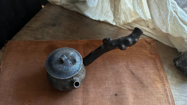 Wood fired teapot |around 250.| 2-21